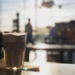 Bernhard Hoëcker Instagram - Eine neue Woche @werweissdennsowas_official in @hamburg_de. Ein Kaffe darf da nicht fehlen. Was weckt Euch denn morgens so auf? #lattemacchiato #flughafenkölnbonn #werweissdennsowas #gutenmorgen Köln Bonn Airport