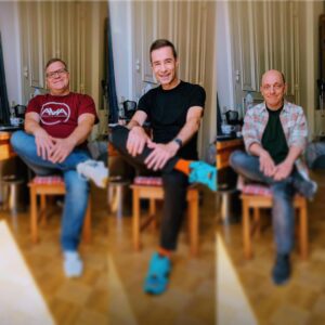 Bernhard Hoëcker Instagram - Ich dachte immer, ich bin der Einzige der sitzen geblieben ist.... #kaipflaume #elton #sitzen #sitzenbleiben
