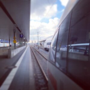 Bernhard Hoëcker Instagram - Ich habe weiter viel Freude an diesem Tag!
#bahn #reisen