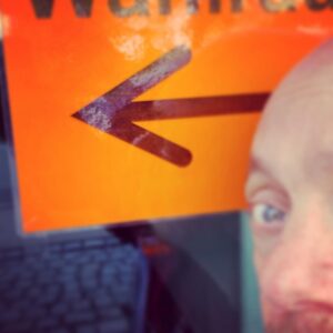 Bernhard Hoëcker Instagram - Heute ist wieder Wahl! Ich war schon. Und wie immer rufe ich alle auf ihre Stimme abzugeben. Diesmal ist es ganz einfach: Jeder nur ein Kreuz! (die jungen Menschen mögen dieses Zitat ergoogeln). Geht wählen. Feiert und ehrt damit die Menschen die für unser Recht eine Stimme abzugeben gekämpft haben.  Euer Bernhard, ein begeisterter 🇪🇺Fan.  #europa #demokratie