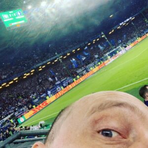 Bernhard Hoëcker Instagram - Nach dem 1:1 hat man mir mein Ohr taub gebrüllt....
#rbleipzig #hsv #volksparkstadion