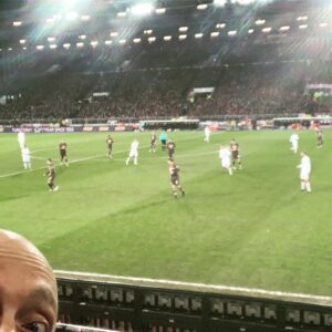 Bernhard Hoëcker Instagram - @elton_tv  zeigt mir das mit dem #fussball . Bin heute abend #fcstpauli fan. was sonst? freude!
