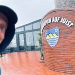 Bernhard Hoëcker Instagram - Anhekkmmen auf Juist, empfing uns der Regen. Doch Regen auf den Inseln ist wie sonne sonstwo. Wir freuen uns auf heute Abend. Wigald Boning