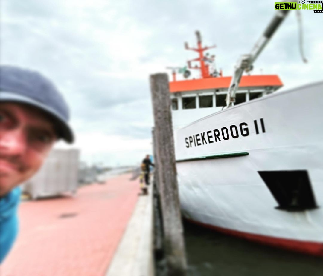 Bernhard Hoëcker Instagram - Endlich geht es los, wir sind wieder auf Insel Tour. Wigald und ich beginnen heute auf Spiekeroog. @wigaldboning @inselspiekeroog