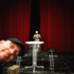 Bernhard Hoëcker Instagram - Endlich sind wir an der Ostsee angekommen. HALLO WISMAR! #gutefrage @wigaldboning @hansestadt_wismar Theater Wismar