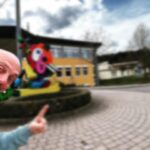 Bernhard Hoëcker Instagram - Heute waren #daskatzenhuhn und ich in der @nachsorgeklinik Tannheim zu Gast. Vielen Dank, dass wir bei so vielen echten Helden von unseren Abenteuer erzählen durften. #echtehelden #kindersindhelden #lesung @dominikruppillustration @thienemannesslinger_kinderbuch Tannheim, Villingen-Schwenningen