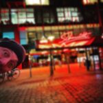 Bernhard Hoëcker Instagram - Angekommen. Jetzt geh ich mal in den Keller und bereite mich vor. Also… ich… das heisst… warte einfach… #standup @schmidttivoli #warten #backstage