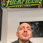 Bernhard Hoëcker Instagram - Vielen Dank für deine überaus charmanten Wünsche zu unserem Jubiläum lieber @bernhardhoecker! Wer feiert mit uns 25 Jahre Schandmaul? Am 7. & 8. Juli 2023 beim @folkfield_festival im Amphitheater Gelsenkirchen 🤟 #schandmaul #bernhardhoecker #25jahre #folkfield #musikverbindet
