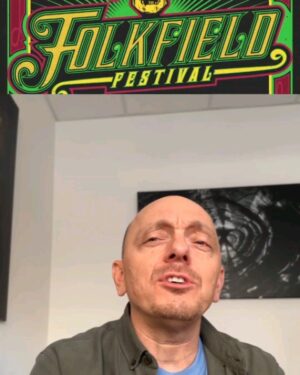 Bernhard Hoëcker Instagram - Vielen Dank für deine überaus charmanten Wünsche zu unserem Jubiläum lieber @bernhardhoecker!

Wer feiert mit uns 25 Jahre Schandmaul?
Am 7. & 8. Juli 2023 beim @folkfield_festival im Amphitheater Gelsenkirchen 🤟

#schandmaul #bernhardhoecker #25jahre #folkfield #musikverbindet