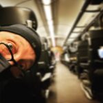 Bernhard Hoëcker Instagram - Herzlich Willkommen im neue. Jahr. Es gebt wieder los. Ich bin schon mal auf dem Weg zu meinen geliebten Kollegen Kai und Elton nach Hamburg zu „Wer weiss denn Sowas?“ . Noch ist es was kalt, deshalb habe ich die Bildwärme mal auf 100 hochgeschoben. Es fühlt sich schon viel besser an. Jetzt werden noch ein oder zwei Posts nachgeholt, die ich in den Ferien nicht mehr geschafft habe. @kaipflaume @elton_tv @werweissdennsowas_official @deutschebahn Cologne, Germany