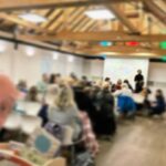 Bernhard Hoëcker Instagram - Vielen dank für die schöne Lesung. Was ein Spass, mit so vielen Kindern (und Erwachsenen) übern den Nordhof zu laufen. #daskatzenhuhn @dominikruppillustration @thienemannesslinger_kinderbuch Stadt Monheim am Rhein