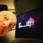 Bernhard Hoëcker Instagram - So, eine kurze Woche @werweissdennsowas_official ist vorbei und neben den Gästen hatte ich wieder viel Spass mit @kaipflaume und @elton_tv . Auf der Rückfahrt mit der @deutschebahn hab ich endlich @netflix1899 fertig gesehen. Ach, wieder geiler Mindfuck. Danke dafür. #1899netflix #mindfuckseries @darknetflix Düsseldorf, Germany