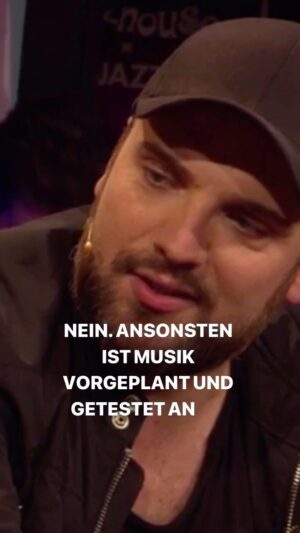 Bernhard Hoëcker Instagram - Hier hab ich @bernhardhoecker kurz erklärt wie Radio funktioniert. #ingmarstadelmann #bernhardhoecker #funnytalk #kaufdireinticket #radioshow #radiosender