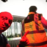 Bernhard Hoëcker Instagram - Und auch hier noch mal: leider muss wegen Gewitter die Show abgesagt werden. Wer will, kann sich mit den Karten von heute die Show mit Wigald und mir morgen um 15 Uhr anschauen. @autostadt #sommerlachen #morgenwargesternallesbesser allesbesser #sicherheitgehtvor #nichtnachmachen @wigaldboning Autostadt Wolfsburg