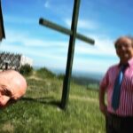 Bernhard Hoëcker Instagram - Nach fast fünf Jahren hat Wigald es geschafft! Er hat alle höchsten Gipfel der Bundesländer bestiegen! Und ich hatte die grosse Ehre, am finalen Fichtelberg dabei zu sein. Danke! @wigaldboning #fichtelberg #erzgebirge #16summits