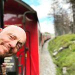 Bernhard Hoëcker Instagram - Jetzt geht es mit der Brockenbahn nach Wernigerode ins HKK. @wigaldboning @harz.mountains #gutefrage Brocken - Der höchste Berg in Norddeutschland