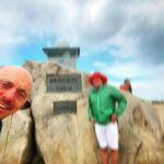 Bernhard Hoëcker Instagram - Geschafft! Wir haben den Brocken erreicht. Danke an Wigald, der@mich unermüdlich motivierte über meinen ständig vorauseilenden Schatten zu springen. @wigaldboning #brocken #harz #16summits Brocken - Der höchste Berg in Norddeutschland