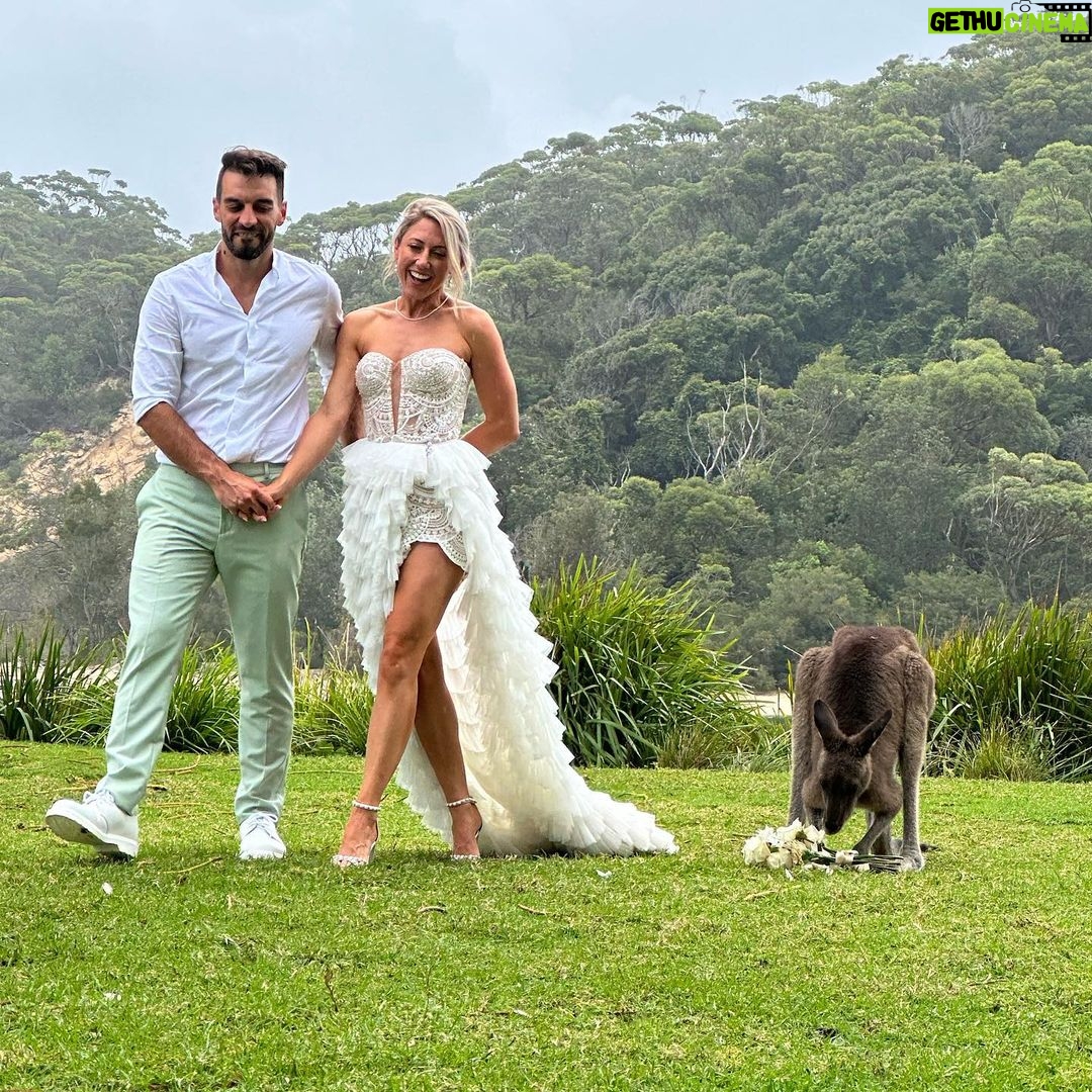 Beth Spiby Instagram - Weddings, kangaroos, skinny dippings, and making new friends ✅ Jervis Bay