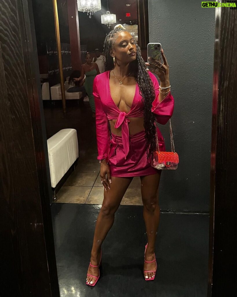 Bethany Clayton Instagram - I’m a doll but I still wanna party 🩷💫🎀💖👛🍬 p.s. it was not @sophiapayan birthday but we still celebrating 🥳😂 PH Day Club - Hollywood