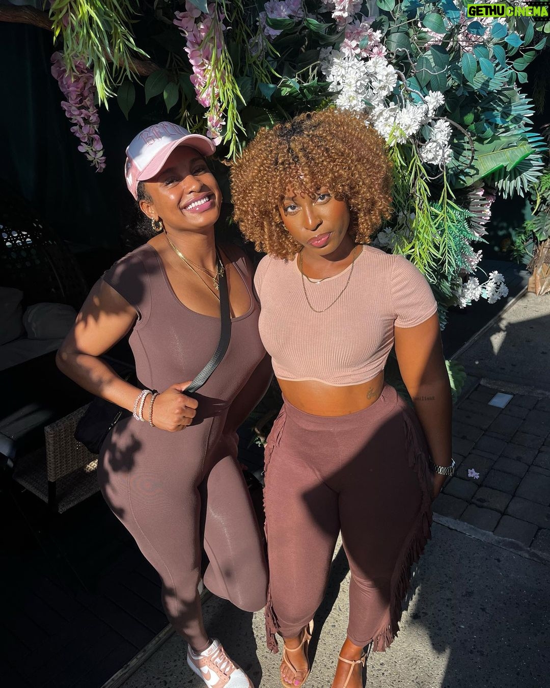 Bethany Clayton Instagram - In good company 🩷🌸 #bestfriends #newyork Brooklyn, New York