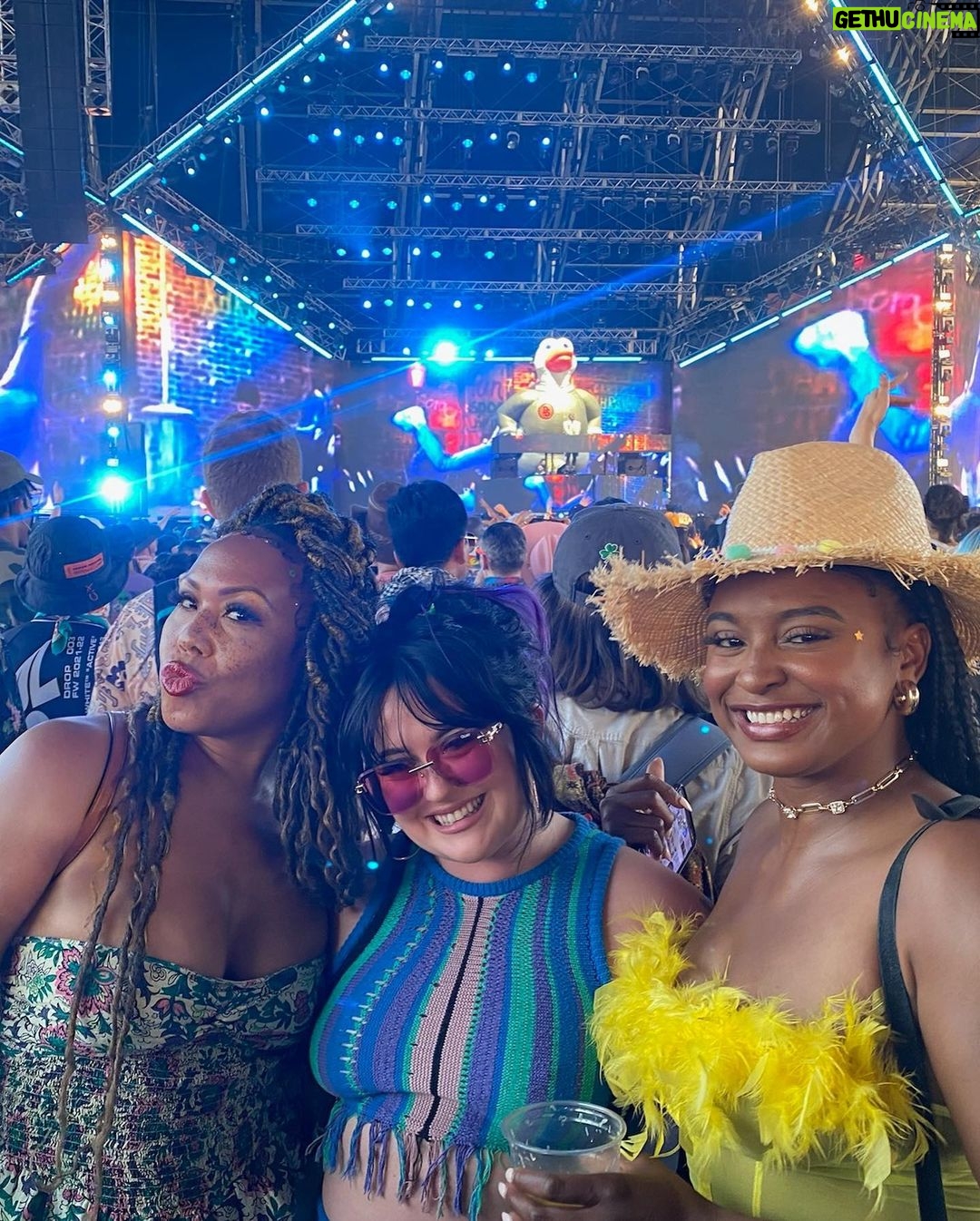 Bethany Clayton Instagram - I can be your sunshine 🌞✨🌻 Still reminiscing on this unforgettable weekend with my family and friends! Cannot wait for next years lineup! Who’s coming with me? 😍 #day3 #coachella #weekend2vibez Coachella