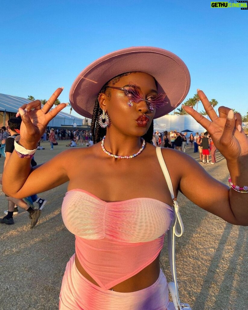 Bethany Clayton Instagram - Desert fairy 🧚🏾‍♀️ wk 2 💗 had to show out for my HOT GIRL @theestallion BEST PERFORMANCE!!!🔥 Coachella
