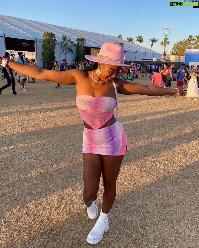 Bethany Clayton Instagram - Desert fairy 🧚🏾‍♀️ wk 2 💗 had to show out for my HOT GIRL @theestallion BEST PERFORMANCE!!!🔥 Coachella