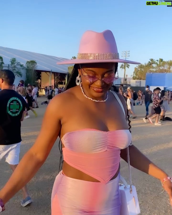 Bethany Clayton Instagram - Desert fairy 🧚🏾‍♀️ wk 2 💗 had to show out for my HOT GIRL @theestallion BEST PERFORMANCE!!!🔥 Coachella