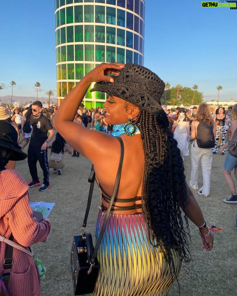 Bethany Clayton Instagram - Ya girl came thru wit all the desert vibessss 🌵🐴🐍✨ Coachella 22’ Day 1 🖤#coachella #coachellaweekend2 #dessert #coachelladay1