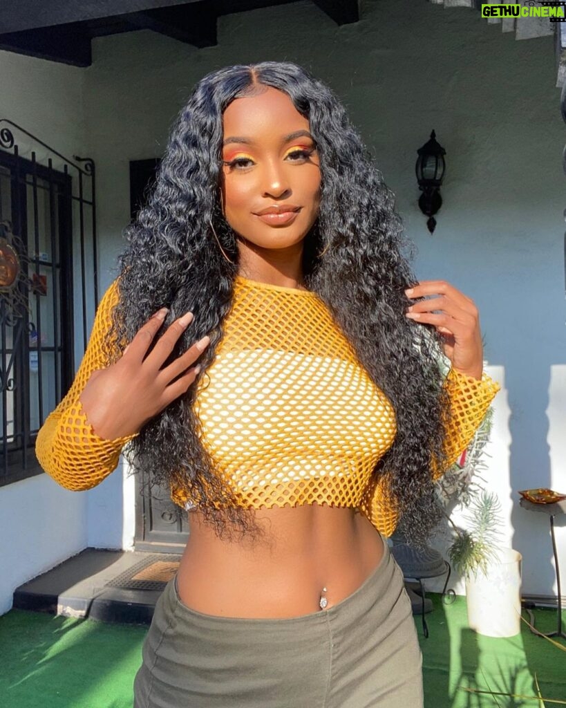 Bethany Clayton Instagram - Quarantine update: loss two nails today 😭 so now all them gotta come off !! 😩 loooving this hair thouuu..not having to do much to my own hair during this time has been a BLESSING✨🌞 #protectivestyles Hair x @mercyshairextension Custom wig x @maxglambeauty Inglewood, California