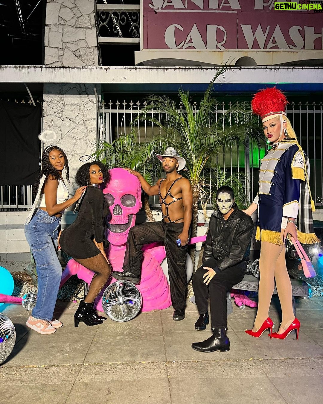 Bethany Clayton Instagram - Babaayyyyy a time was had!!! WEHO CARNIVAL you owe us nothing! ๐ค๐โจ๐ป๐งก๐ WEHO!