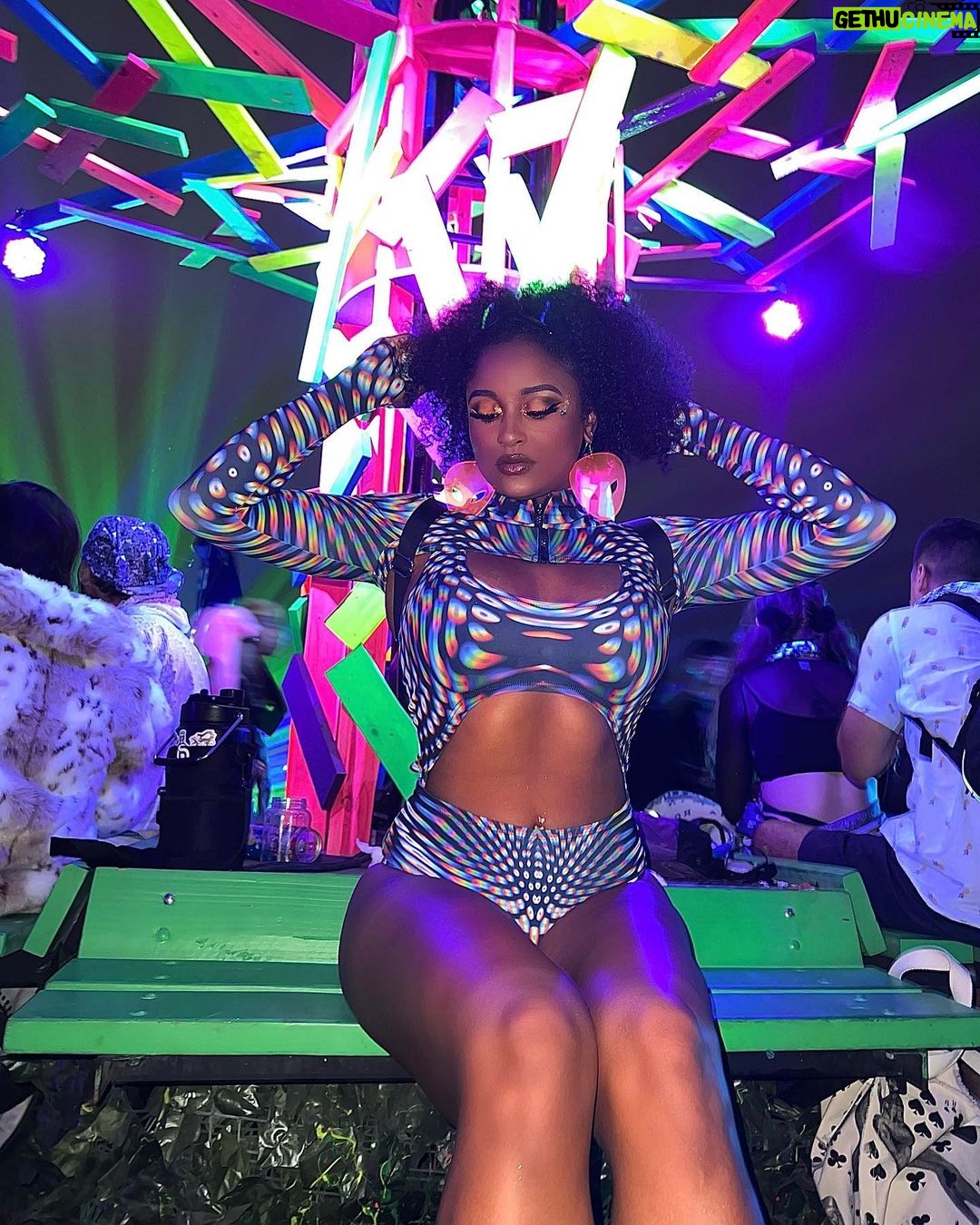 Bethany Clayton Instagram - I just go where the music takes me ๐โจ๐งก๐๐๐โก๏ธ๐ outfit: @ravewonderland Nocturnal Wonderland