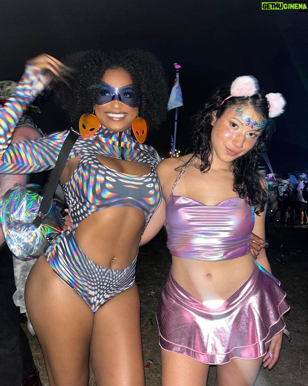 Bethany Clayton Instagram - I just go where the music takes me ๐โจ๐งก๐๐๐โก๏ธ๐ outfit: @ravewonderland Nocturnal Wonderland