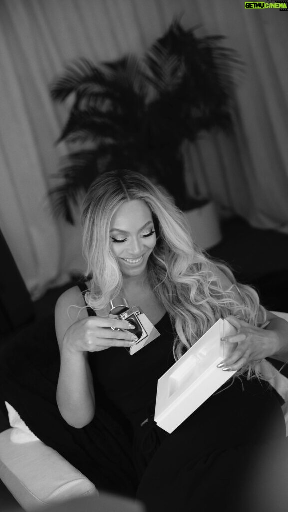 Beyoncé Instagram - Unboxing CÉ NOIR. Pre-order now on parfum.beyonce.com
