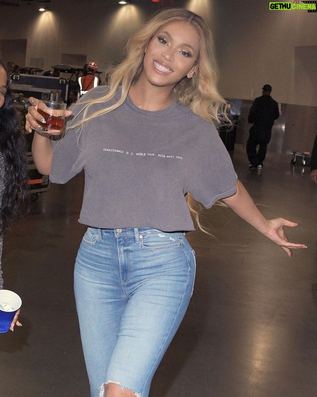 Beyoncé - 5 Million Likes -