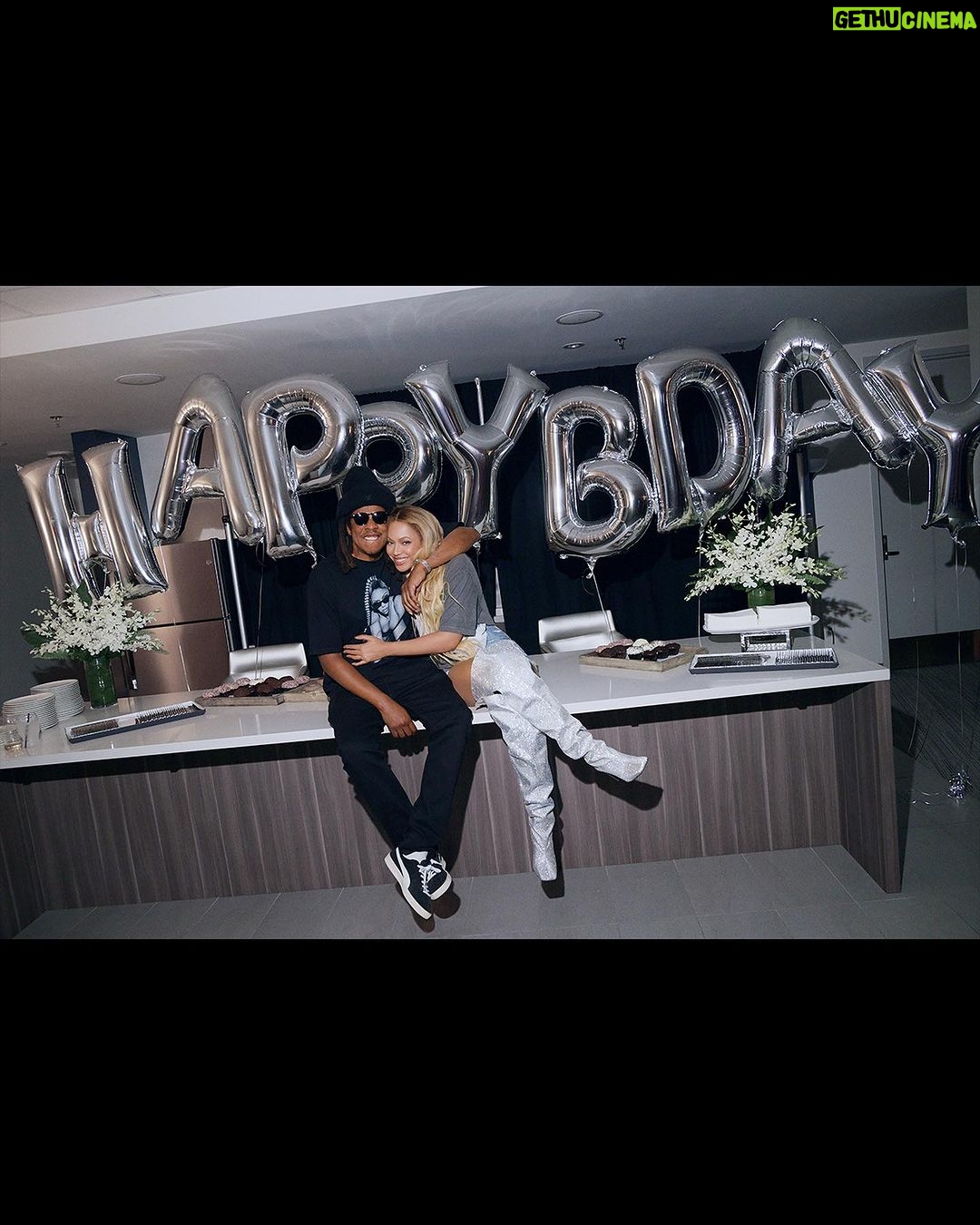 Beyoncé - 5 Million Likes -