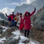 Bhagyashree Instagram - Memories: A week into the new year and I want to rewind it into another trip to Kashmir! I can't get enough.... the crisp air, the serene mountains, the tranquil nature and the feeling of bliss. #memories #letsgo #alliwant #mondaymood #mondaymusings #friendslikefamily #destination #incredibleindia #kashmir #kashmirtourism #cantgetenough