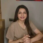 Bhagyashree Instagram - #tuesdaytipswithb I believe in energy... Energy it is important for our existance and everyday activities. We absorb energy from things and people around us... so todays tuesdaytip is to create that awareness. Energy Takers.. these are things that drain you physically and emotionally... make you feel tired, lose your motivation, feel down. 1.Focusing on the Past and Future. Avoid dwelling on negative experiences or worrying about the future. Rome wasnt built in a day...Taking each day at a time, concentrating on the present, on the now. 2. Inconsistent Sleep Regular sleep is a great leveler...its like a sweeper clearing the cobweds of your mind and blocks in your physical energy levels. 3. Mess and Clutter A tidy space reduces stress and promotes productivity. 4. Sedentary Time Too much sitting leads to fatigue, weight gain, and muscle loss... and an empty mind... and as you all know empty mind is a devils worshop. 5. Social Media n screentime Social media is like a continous competitor tracking and teasing your mind... so stop making your life accordingbto please it. And Besides ofcourse the determental effects of the screentime light on your eyehealth and sleep. [ENERGY GIVERS] Now, let's shift to the energy givers - things that boost your energy and well-being.... 1.Music.. they say is manna for the soul.... 2.Nature,Time outdoors with sunlight reduce stress and improve mood, and boosts energy. 3.Surround yourself with positive people,.. people that appreciate and encourage you 4. Hydration. We need to replinish the 70% of water tjat we loose gradually through sweat, tears and other endocrine functions. Hydration improves mood, cognitive function, and physical performance. 5. Movement, mindfulness and meditation are also energy givers as regular exercise is key for overall health and energy. . So dont forget to assess your energy takers and givers. Cut out what drains you. Embrace what boosts you. #mentalwellness #mentalhealth #behappy #bethewomanyouwanttobe #mentalwellbeing #energy #aura #energygiver #energytakers