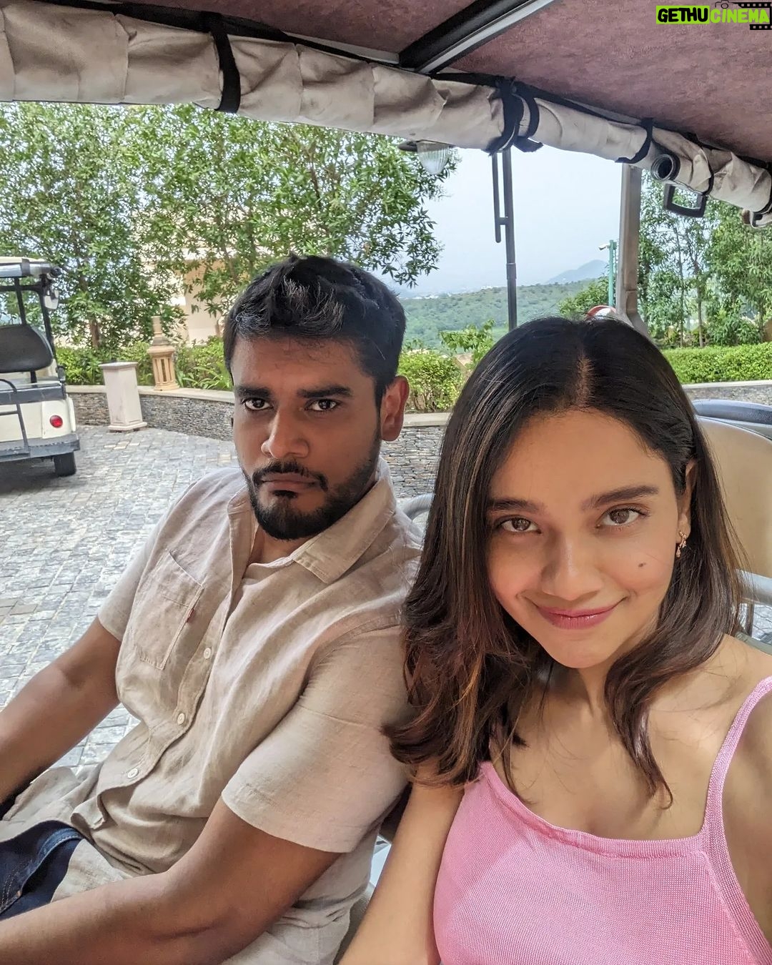 Bhagyashree Limaye Instagram - A selfie with the birthday boy! Cheers 🙃🥳