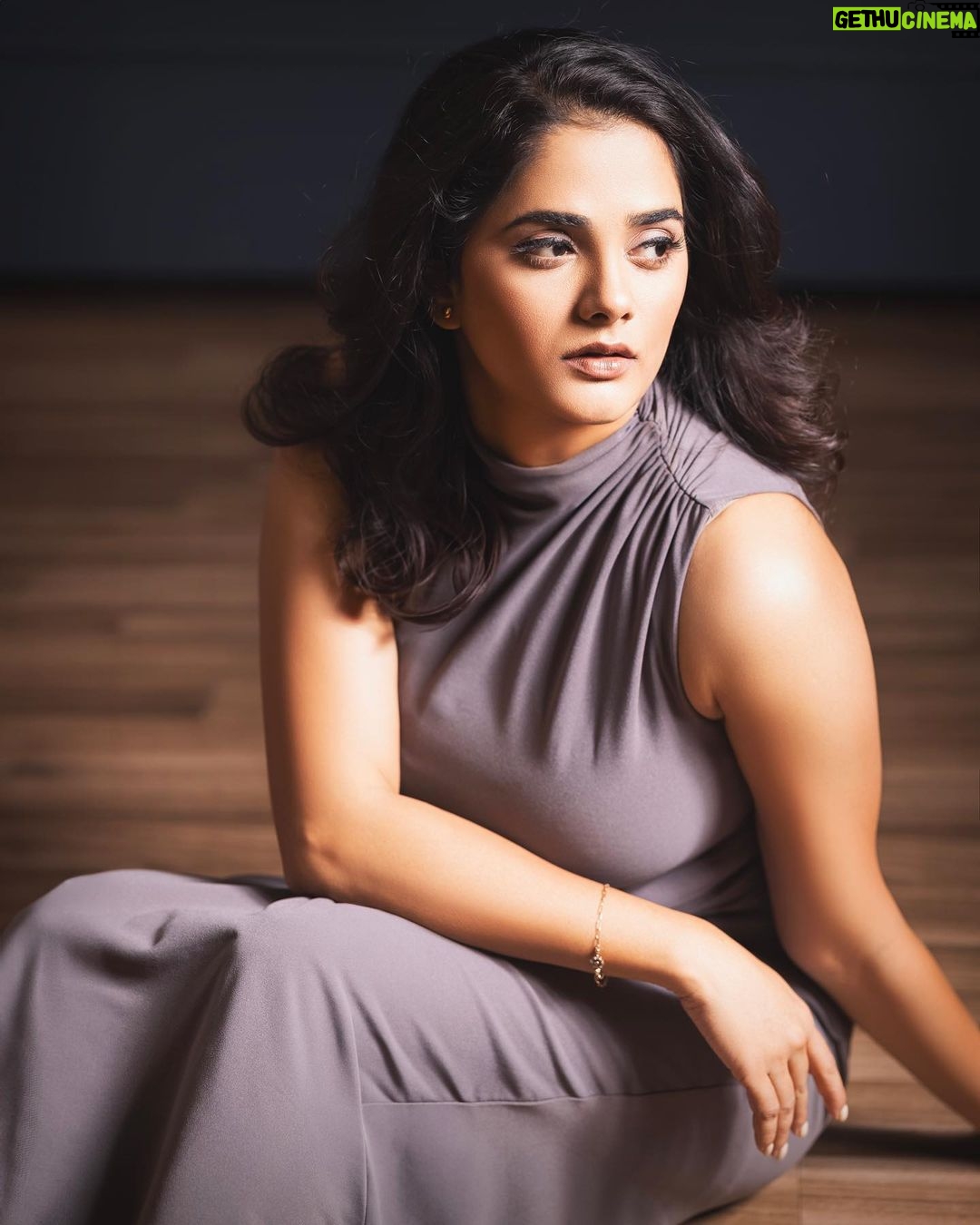 Bhagyashree Mote Instagram - The only person you are destined to become is the person you decide to be.🎭 Ralph Waldo Emerson . . . 📸 @vijaypowarphotography 💄@fabulla_by_lakshmi #new #me #transition #change #different #phase