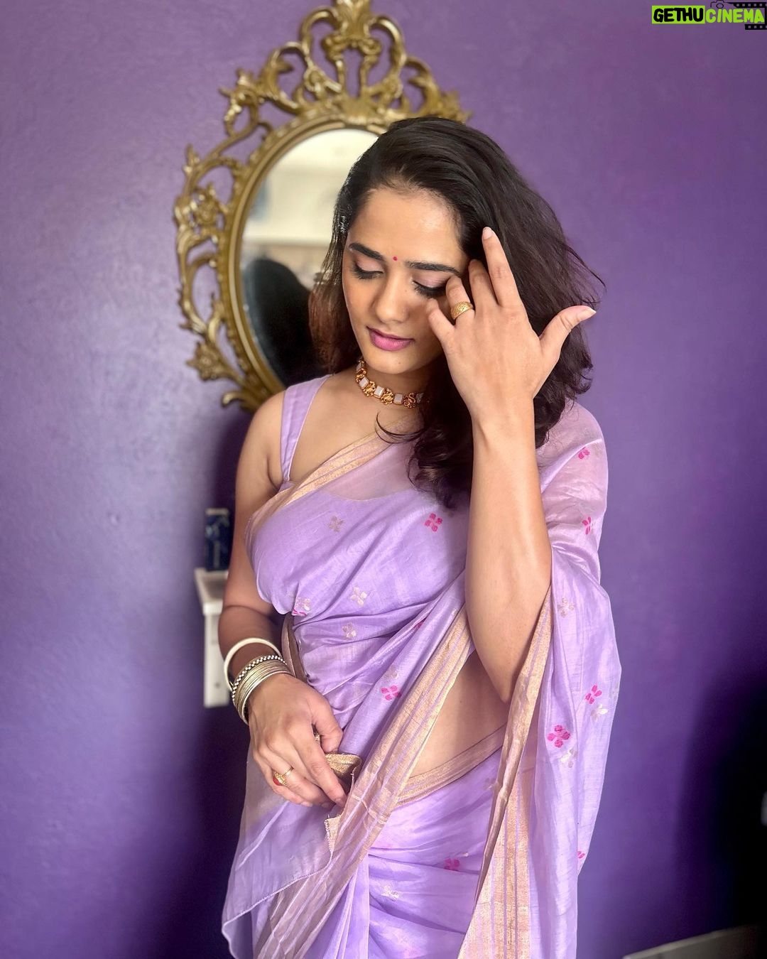 Bhagyashree Mote Instagram - Wish you all a new year full of joy, laughter, and love. Happy 2024!🥳🫶🏻 #ootd #firstday #newyear #freshlook #favouritecolour #lookoftheday #drappedbyme