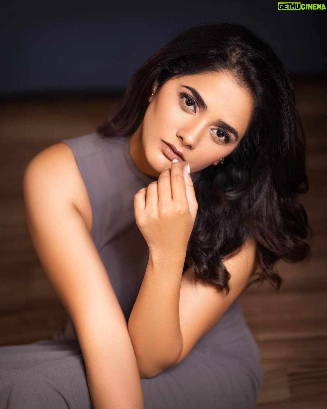 Bhagyashree Mote Instagram - The only person you are destined to become is the person you decide to be.🎭 Ralph Waldo Emerson . . . 📸 @vijaypowarphotography 💄@fabulla_by_lakshmi #new #me #transition #change #different #phase