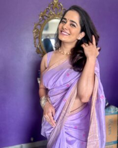 Bhagyashree Mote Instagram - Wish you all a new year full of joy, laughter, and love. Happy 2024!🥳🫶🏻 #ootd #firstday #newyear #freshlook #favouritecolour #lookoftheday #drappedbyme