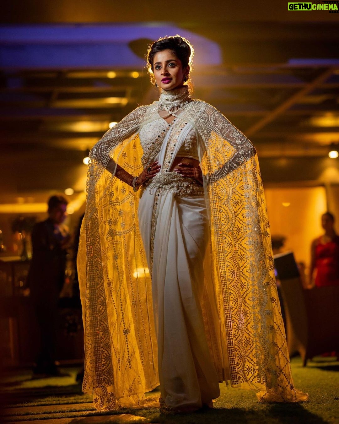 Bhoomika Dash Instagram - Whatβs your zodiac sign ?_______ Because Sagittarius are born to shine πβ¨ π @mahendrabaral_official πΈ @asutoshphotomagicofficial π@chinu_makeup πββοΈ @makeupbytulasi Vivanta By Taj