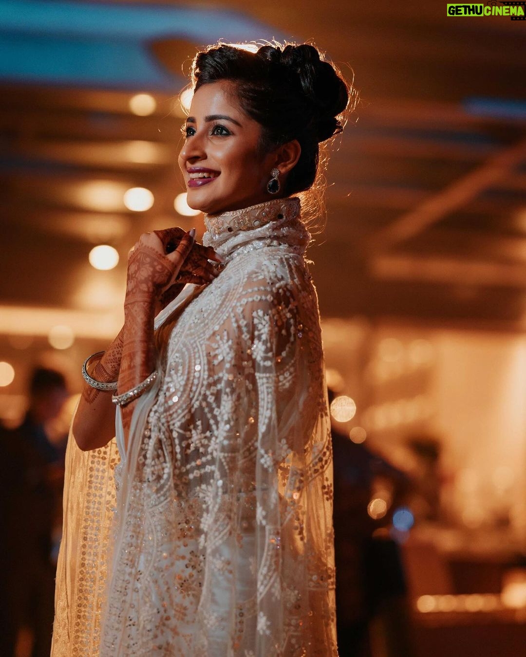 Bhoomika Dash Instagram - Whatβs your zodiac sign ?_______ Because Sagittarius are born to shine πβ¨ π @mahendrabaral_official πΈ @asutoshphotomagicofficial π@chinu_makeup πββοΈ @makeupbytulasi Vivanta By Taj