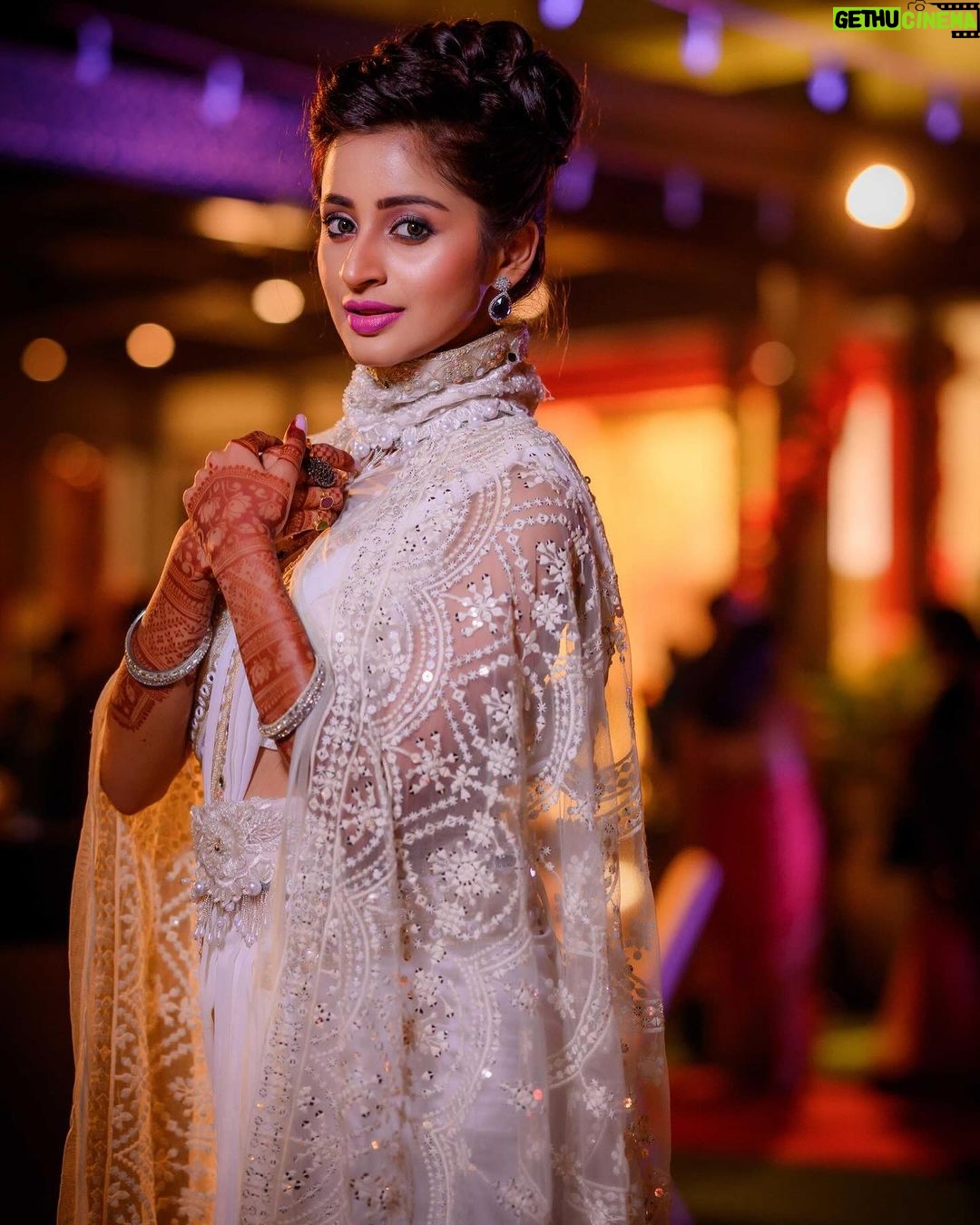 Bhoomika Dash Instagram - Whatβs your zodiac sign ?_______ Because Sagittarius are born to shine πβ¨ π @mahendrabaral_official πΈ @asutoshphotomagicofficial π@chinu_makeup πββοΈ @makeupbytulasi Vivanta By Taj