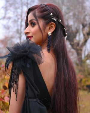Bhoomika Dash Instagram - First look from the romantic song of the year “ Khojibathu paigali besi “ from the film “Operation 12/17” ♠️
Full song releasing tomorrow in @amaramuzik YouTube channel.

Choreographed by Bollywood Director and Choreographer Nimesh Bhat
Directed by @sudhanshumohansahoo 
Styled and Designed by @ramulicreation 
MUA @chinu_makeup 
Hair @makeupbytulasi