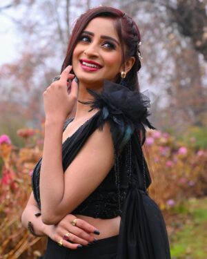 Bhoomika Dash Instagram - First look from the romantic song of the year “ Khojibathu paigali besi “ from the film “Operation 12/17” ♠️
Full song releasing tomorrow in @amaramuzik YouTube channel.

Choreographed by Bollywood Director and Choreographer Nimesh Bhat
Directed by @sudhanshumohansahoo 
Styled and Designed by @ramulicreation 
MUA @chinu_makeup 
Hair @makeupbytulasi