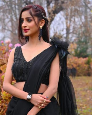 Bhoomika Dash Instagram - First look from the romantic song of the year “ Khojibathu paigali besi “ from the film “Operation 12/17” ♠️
Full song releasing tomorrow in @amaramuzik YouTube channel.

Choreographed by Bollywood Director and Choreographer Nimesh Bhat
Directed by @sudhanshumohansahoo 
Styled and Designed by @ramulicreation 
MUA @chinu_makeup 
Hair @makeupbytulasi