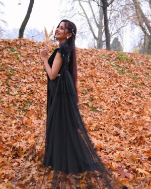 Bhoomika Dash Instagram - First look from the romantic song of the year “ Khojibathu paigali besi “ from the film “Operation 12/17” ♠️
Full song releasing tomorrow in @amaramuzik YouTube channel.

Choreographed by Bollywood Director and Choreographer Nimesh Bhat
Directed by @sudhanshumohansahoo 
Styled and Designed by @ramulicreation 
MUA @chinu_makeup 
Hair @makeupbytulasi